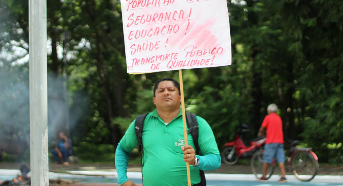 Manifestação em frente a Câmara Municipal de Teresina