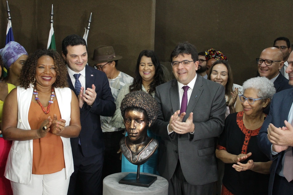Busto de Esperança Garcia