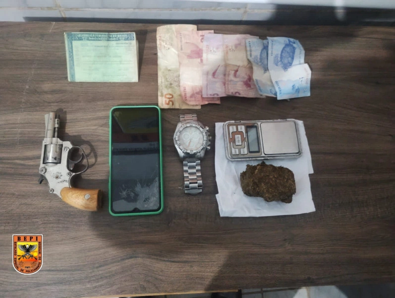 Polícia Civil prende acusado de latrocínio com arma e drogas em Esperantina.