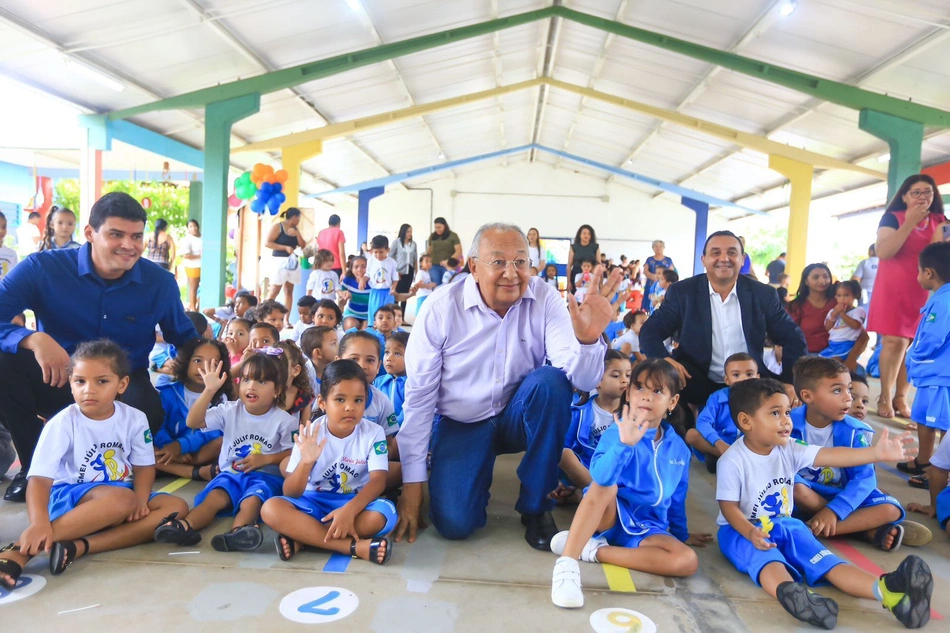Dr. Pessoa visita escolas na abertura do ano letivo em Teresina.