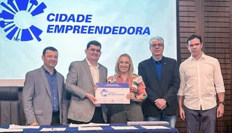 Prefeita Neidinha Lima assina termo de adesão do Programa Cidade Empreendedora.