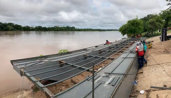 12 trabalhadores estão envolvidos na construção do Píer Flutuante