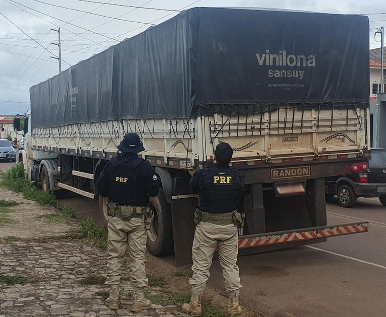 PRF apreende recupera veículo furtado em Minas Gerais