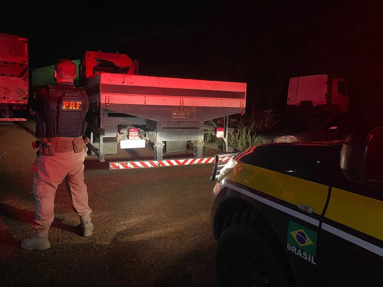 Carga roubada em Teresina é recuperada em Valença do Piauí.