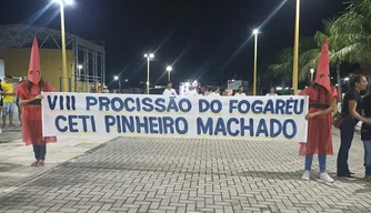 Alunos do CETI Pinheiro Machado encenam a Procissão do Fogaréu em Cocal