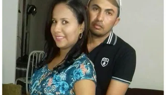 Casal morre após ser atropelado por caminhonete