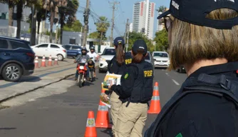 PRF em operação nas rodovias federais do Piauí.