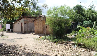 Casas dos moradores no Terreno do Grupo Claudino.