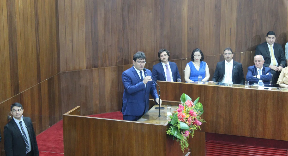 Rafael Fonteles recebe honraria em homenagem aos 50 anos da PGE