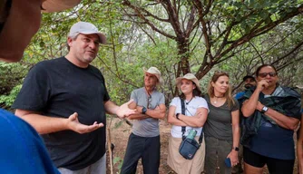 Secretário do turismo, Pablo Santos, em visita ao Parque Nacional da Serra da Capivara.