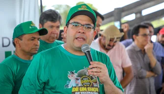 Rafael Fonteles em lançamento oficial da campanha contra a febre aftosa.