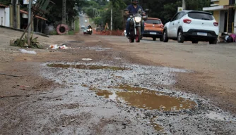 Buracos na Avenida Camilo Filho