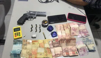 Polícia Civil prende dupla por tráfico de drogas na Vila Irmã Dulce.