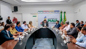 Rafael Fonteles com lideranças de Uruçuí e Corrente