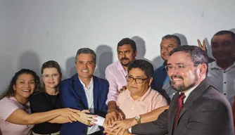 Dr. Vinícius desiste de candidatura e anuncia apoio ao deputado Fábio Novo.