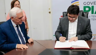 Rafael Fonteles transmite cargo de governador para Themístocles Filho