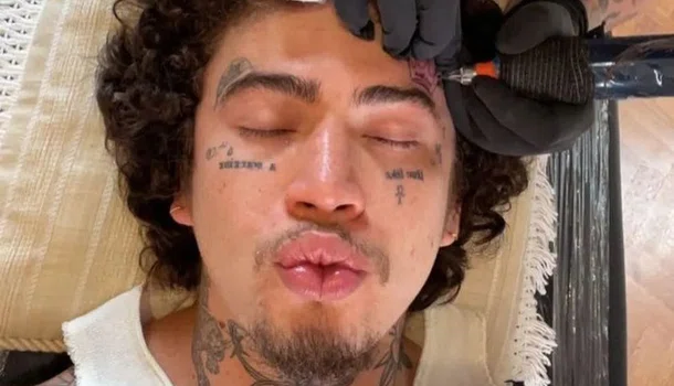 Whindersson faz nova tatuagem no rosto e homenageia Bom Jesus