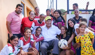 Prefeito Dr. Pessoa inaugura arena esportiva no residencial Parque Eliane.