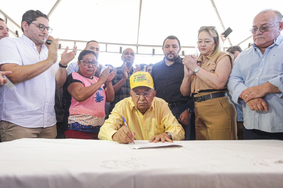 Dr.Pessoa assina Ordem de Serviço da via Dom Helder Câmara