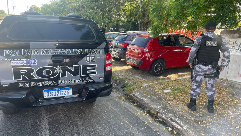 Polícia Militar recupera carro roubado no bairro Buenos Aires
