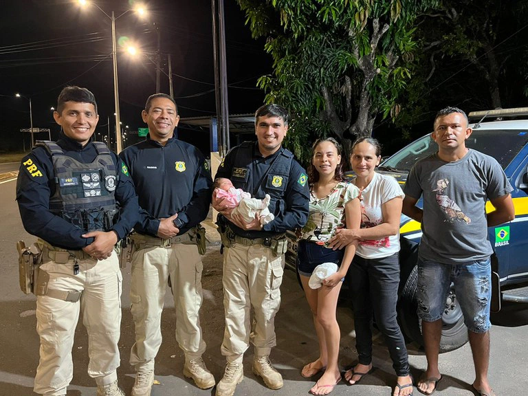 Família de bebê salva pelos agentes da PRF-PI