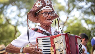 Sanfoneiro durante Procissão das Sanfonas, em Teresina