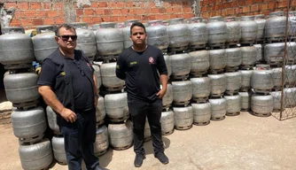 Procon apreende 446 botijões de gás no município de Altos.