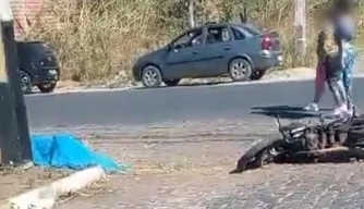 Homem morre após colidir contra poste no Torquato Neto.