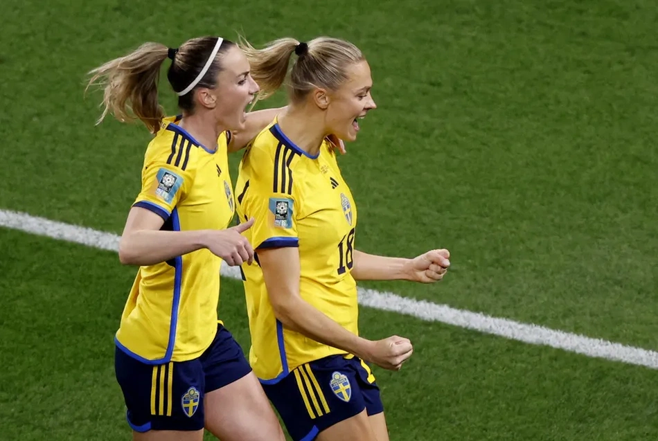 Rolfo e Asllani, jogadoras da seleção da Suécia