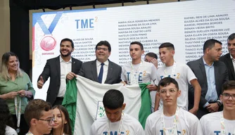 Rafael anuncia bolsa para alunos premiados no 1º torneio de matemática