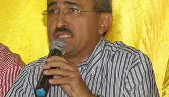 Ex-prefeito de Antônio Almeida, João Batista.