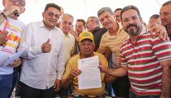 Dr. Pessoa assina decreto de desapropriação d Ocupação Lindalma Soares.