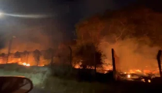 Incêndio de grandes proporções no município de Manoel Emídio.