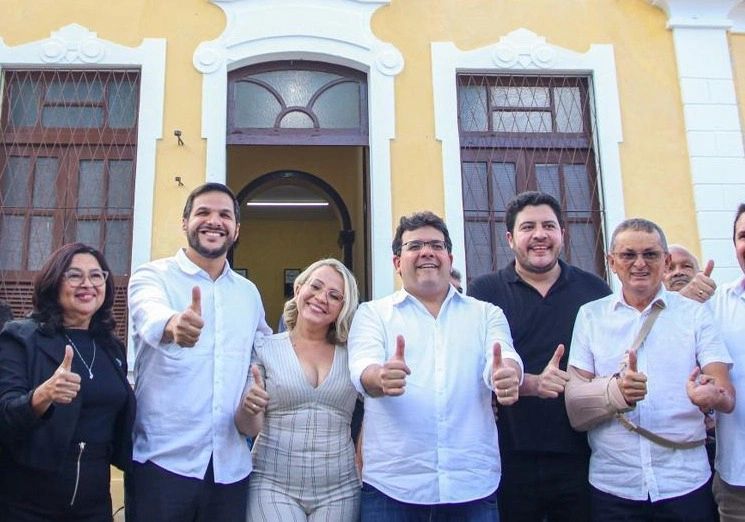 Rafael Fonteles inaugura prédio histórico de escola em Piracuruca