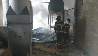 Incêndio atinge empresa Soferro no bairro Livramento.