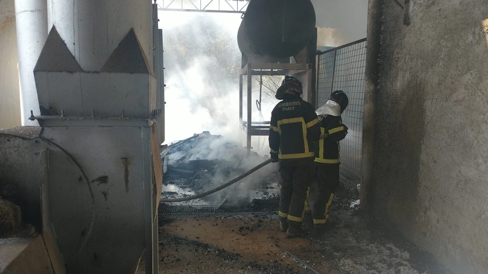Incêndio atinge empresa Soferro no bairro Livramento.