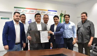 Rafael Fonteles assina ordem de serviço para implantação da PI-225