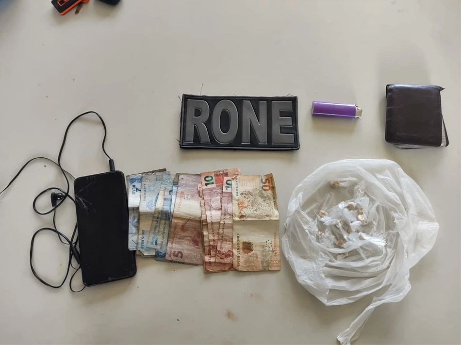 Material apreendido com suspeito de tráfico de drogas em Teresina.