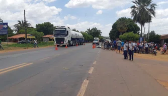 Acidente envolvendo caminhão e motocicleta em Altos.