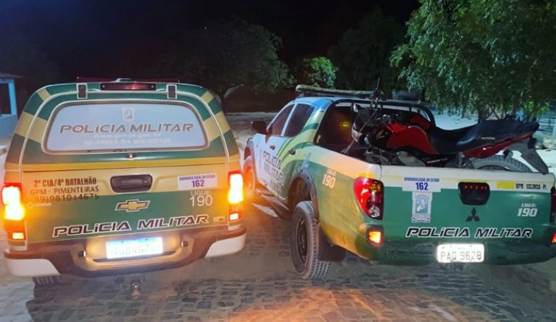 Motocicleta recuperada pela PM em Pimenteiras.