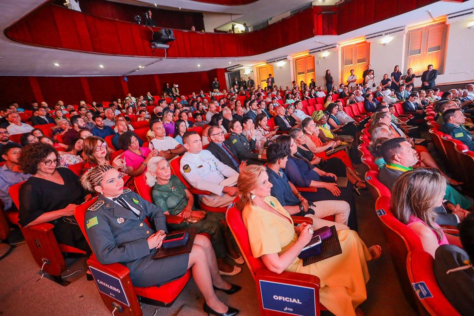 Entrega da medalha Ordem do Mérito Renascença