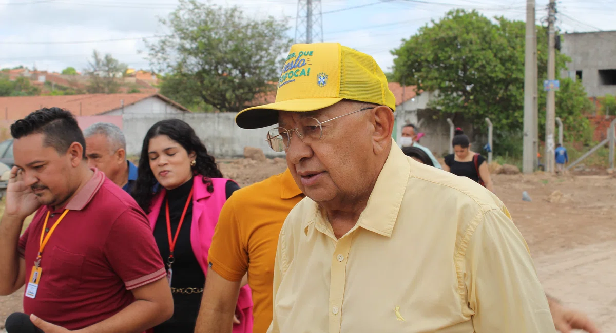 Dr. Pessoa visita obras da Av. Dom Helder Câmara
