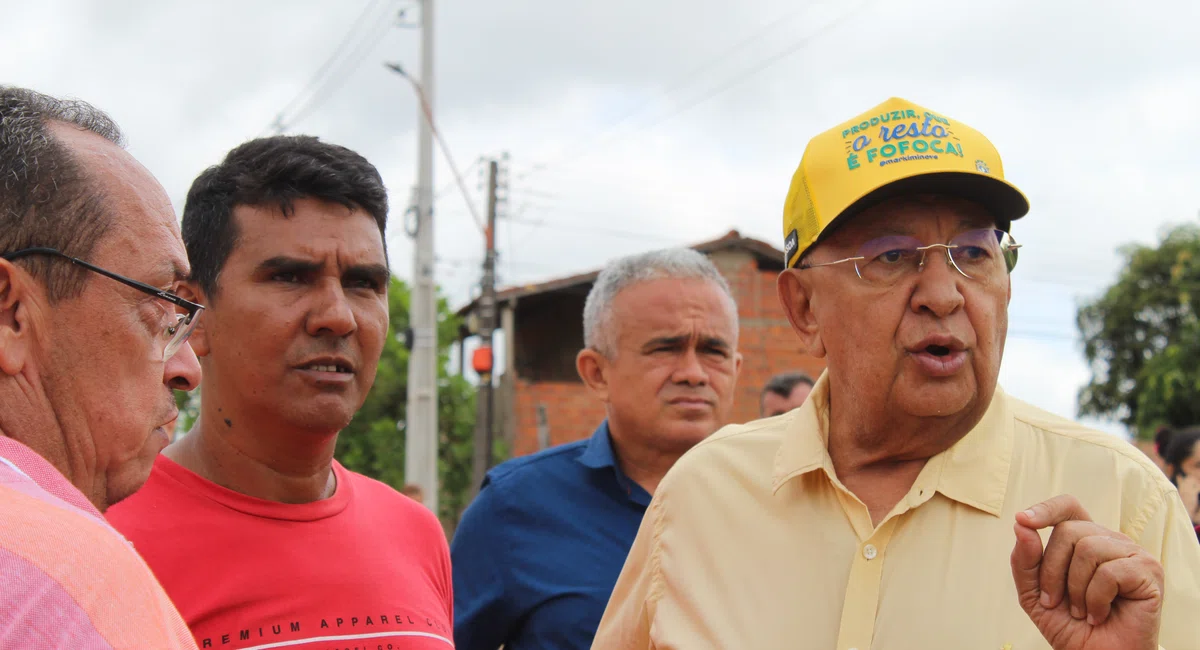 Dr. Pessoa visita obras da Av. Dom Helder Câmara