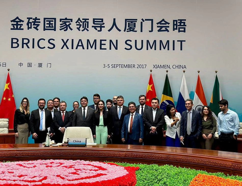 Governador visita Centro dos BRICS na China.