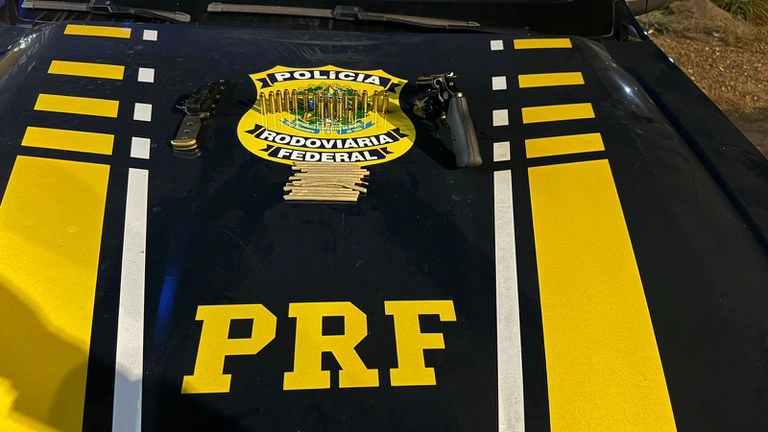 PRF prende condutor por porte ilegal de arma na BR 316 em Teresina