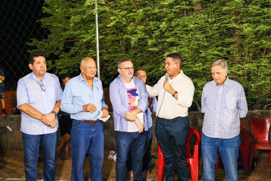 Prefeitura de Teresina inaugura iluminação em campos de futebol