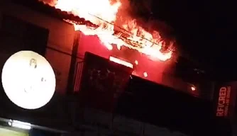 Incêndio  na avenida principal do Dirceu.
