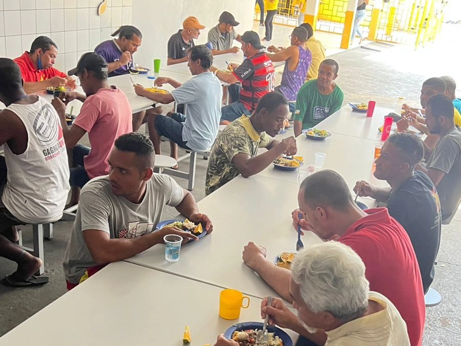 Semcaspi oferta três refeições para população em situação de rua no Centro Pop.