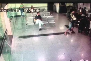 Homem tenta esfaquear policial militar dentro de delegacia no DF