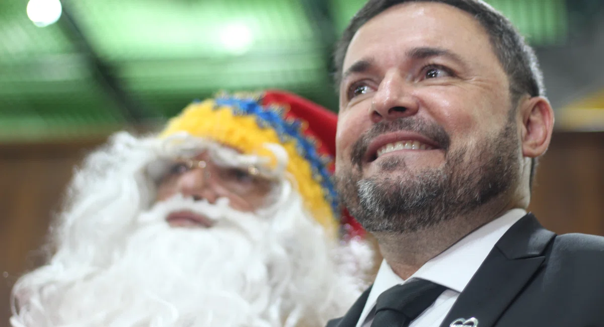 Visita do Papai Noel dos Correios na Alepi